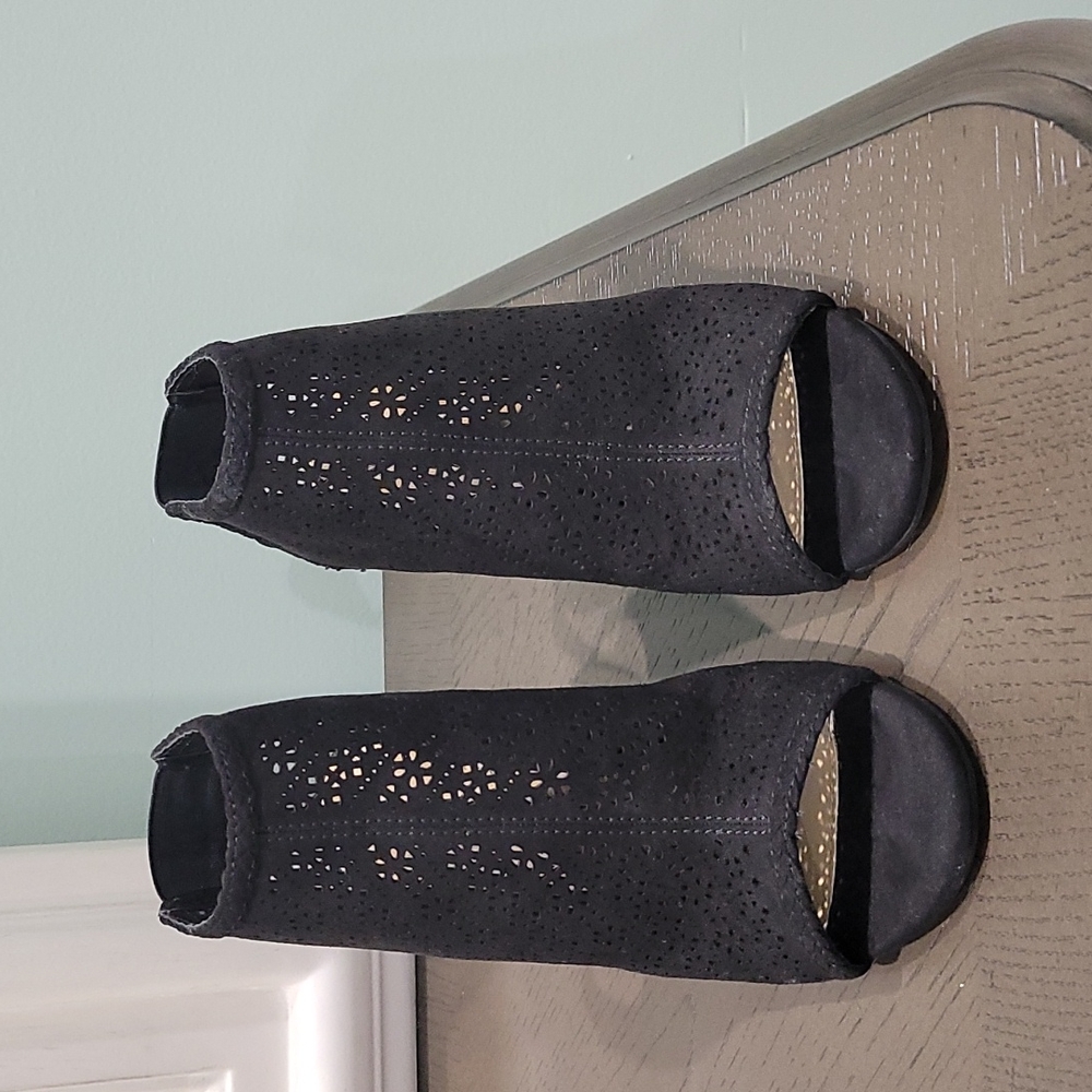 Size 6 black open toe and open back shoes with heel